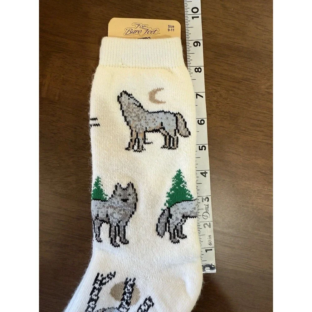 NWT For Bare Feet Originals Wolf Print Socks White 9-11 USA Made Novelty Outdoor